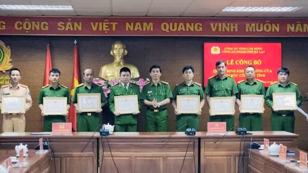 Khen thưởng các tập thể, cá nhân trong vụ giải cứu cháu bé bị bắt cóc