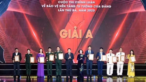 Trao giải Cuộc thi viết chính luận về bảo vệ nền tảng tư tưởng của Đảng lần thứ 3