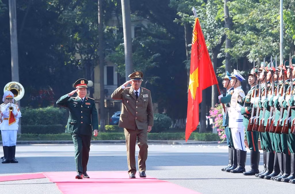 Thượng tướng Nguyễn Tân Cương hội đàm với Tổng Tham mưu trưởng các Lực lượng vũ trang cách mạng Cuba -1