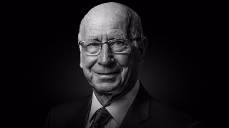 Huyền thoại bóng đá Anh Sir Bobby Charlton qua đời -0