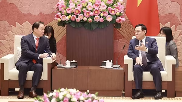 Chủ tịch Quốc hội ủng hộ đề xuất hợp tác của Tập đoàn SK về năng lượng