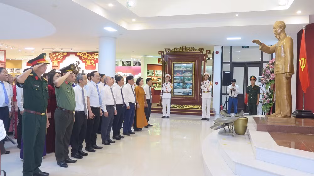 Gần 200 tư liệu, hình ảnh, hiện vật giới thiệu về tầm vóc chiến thắng Điện Biên Phủ -0