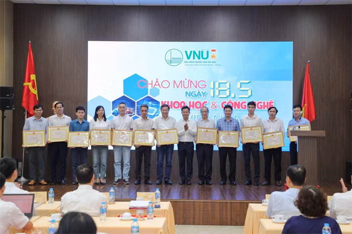 Các nhà khoa học là trụ cột vững chắc để xây dựng đại học nghiên cứu, đổi mới sáng tạo -0