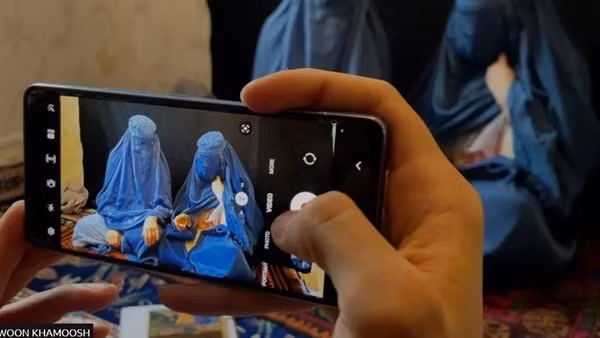 Afghanistan: Hai chị em gái sẵn sàng trả giá mạng sống để được ca hát