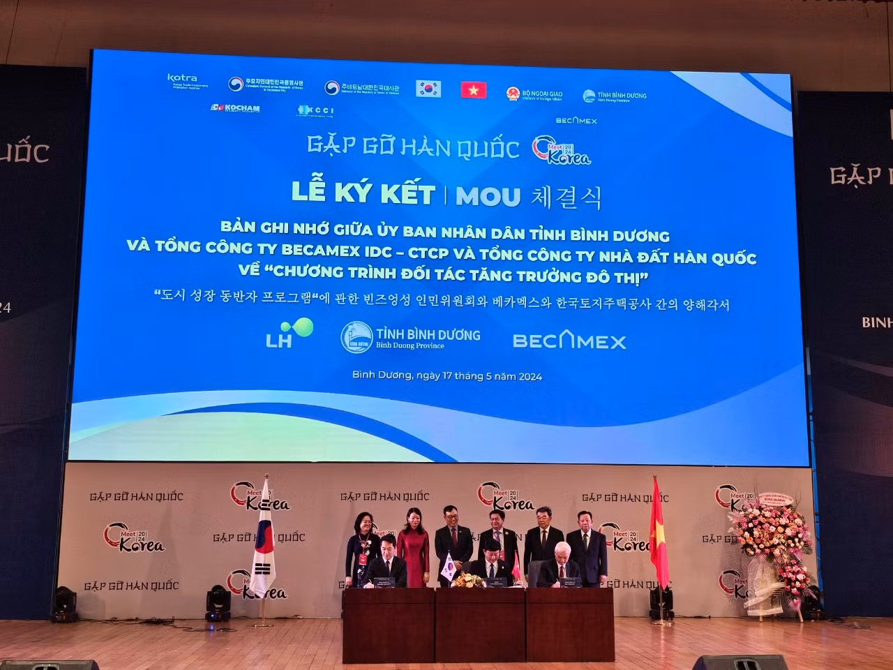 Bình Dương tổ chức hội nghị 