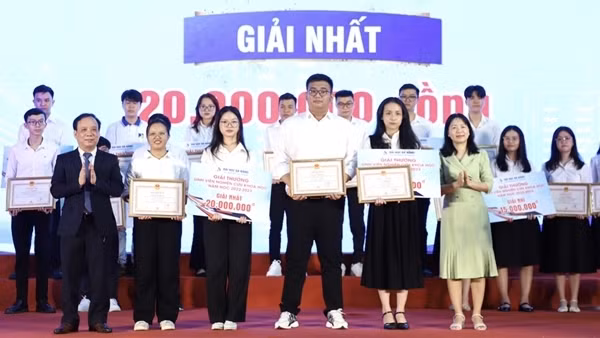 “Những cánh chim không mỏi” trong nghiên cứu khoa học và đổi mới sáng tạo tại Đại học Đà Nẵng