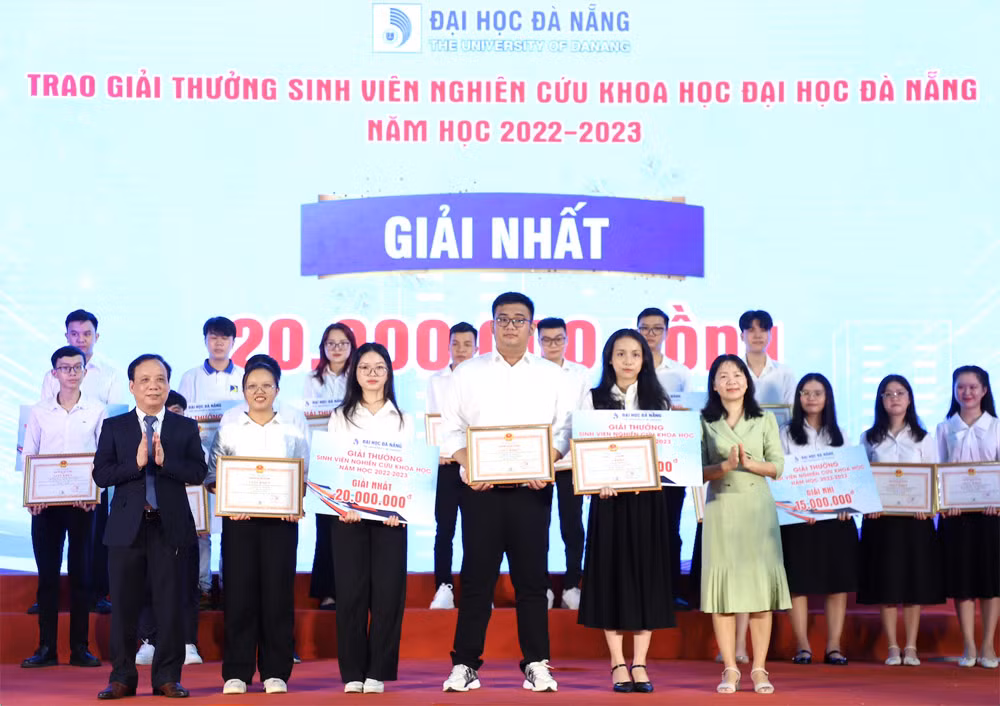 anh 1 bao cand so 8 copy.jpg -0