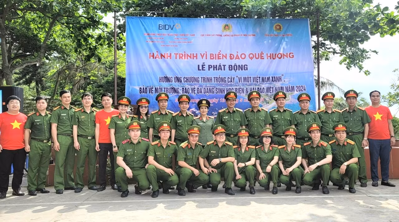 Chung tay bảo vệ môi trường biển đảo và chia sẻ khó khăn với quân, dân huyện đảo Bạch Long Vĩ -0
