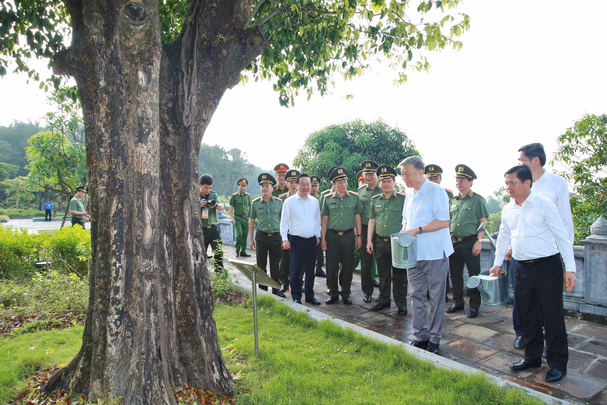 Bộ trưởng Tô Lâm dâng hương, dâng hoa tại Khu di tích Quốc gia đặc biệt Kim Liên -0