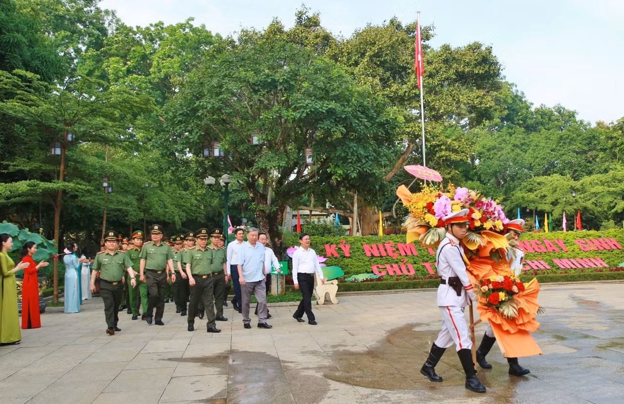 Bộ trưởng Tô Lâm dâng hương, dâng hoa tại Khu di tích Quốc gia đặc biệt Kim Liên -0