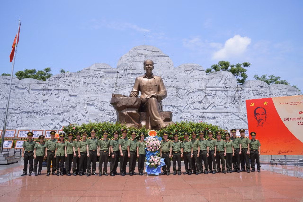 Trường ĐH Kỹ thuật- Hậu cần CAND về nguồn tại khu di tích Sáu điều Bác Hồ dạy CAND -0
