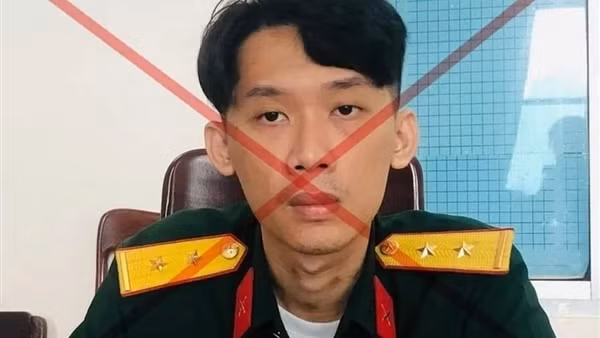 Sĩ quan trợ lý quân lực "dỏm" bị bắt quả tang khi đang giở chiêu lừa đảo