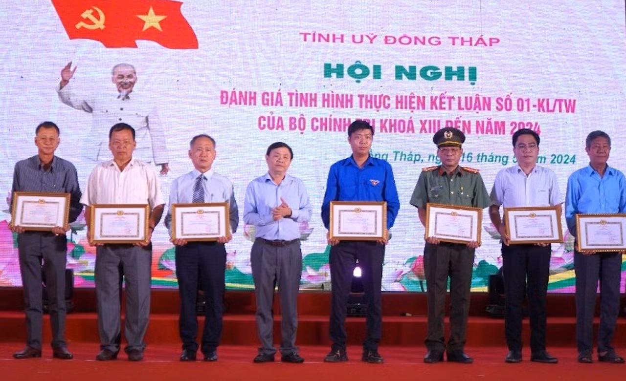 Đồng Tháp khen thưởng tập thể, cá nhân học tập làm theo lời Bác -0
