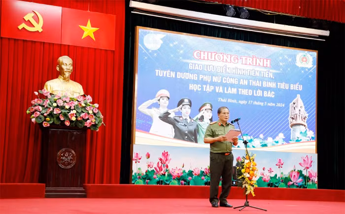 Giao lưu điển hình tiên tiến và tuyên dương phụ nữ Công an tiêu biểu học tập và làm theo lời Bác -0