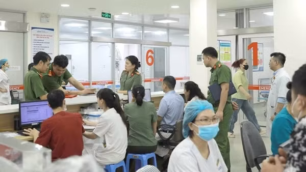 Hàng trăm công nhân có biểu hiện ngộ độc thực phẩm ở Vĩnh Phúc
