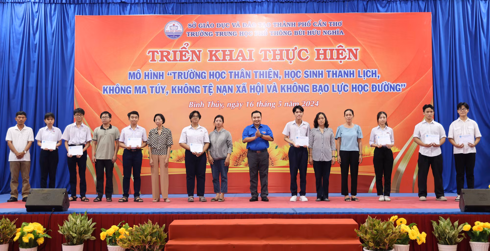 Mỗi trường học là trường học thân thiện, mỗi học sinh là học sinh thanh lịch -1