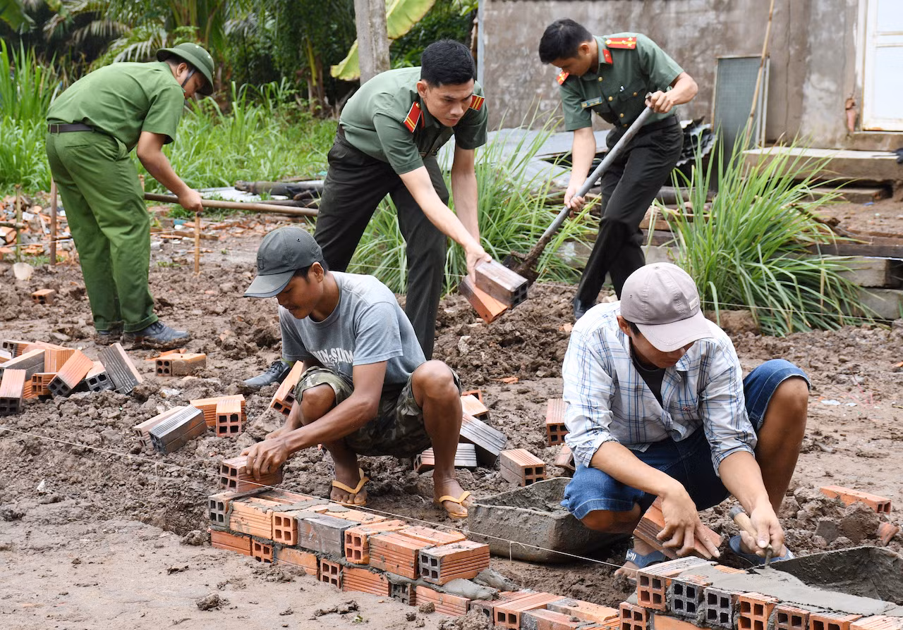 CBCS Công an Trà Vinh chung tay xây dựng nhà ở tặng người nghèo -0