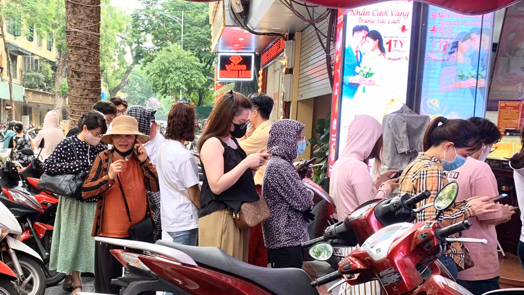 Hạ nhiệt giá vàng bằng cách nào? -0