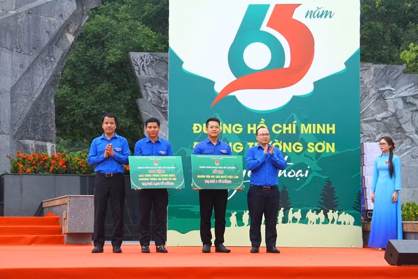 Kỷ niệm 65 năm ngày mở đường Trường Sơn huyền thoại -0