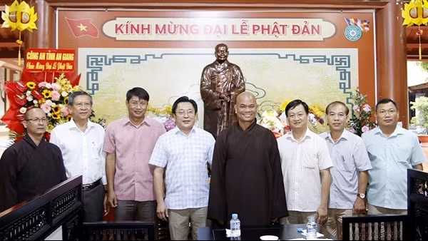 Thăm, chúc mừng Đại lễ Phật đản năm 2024