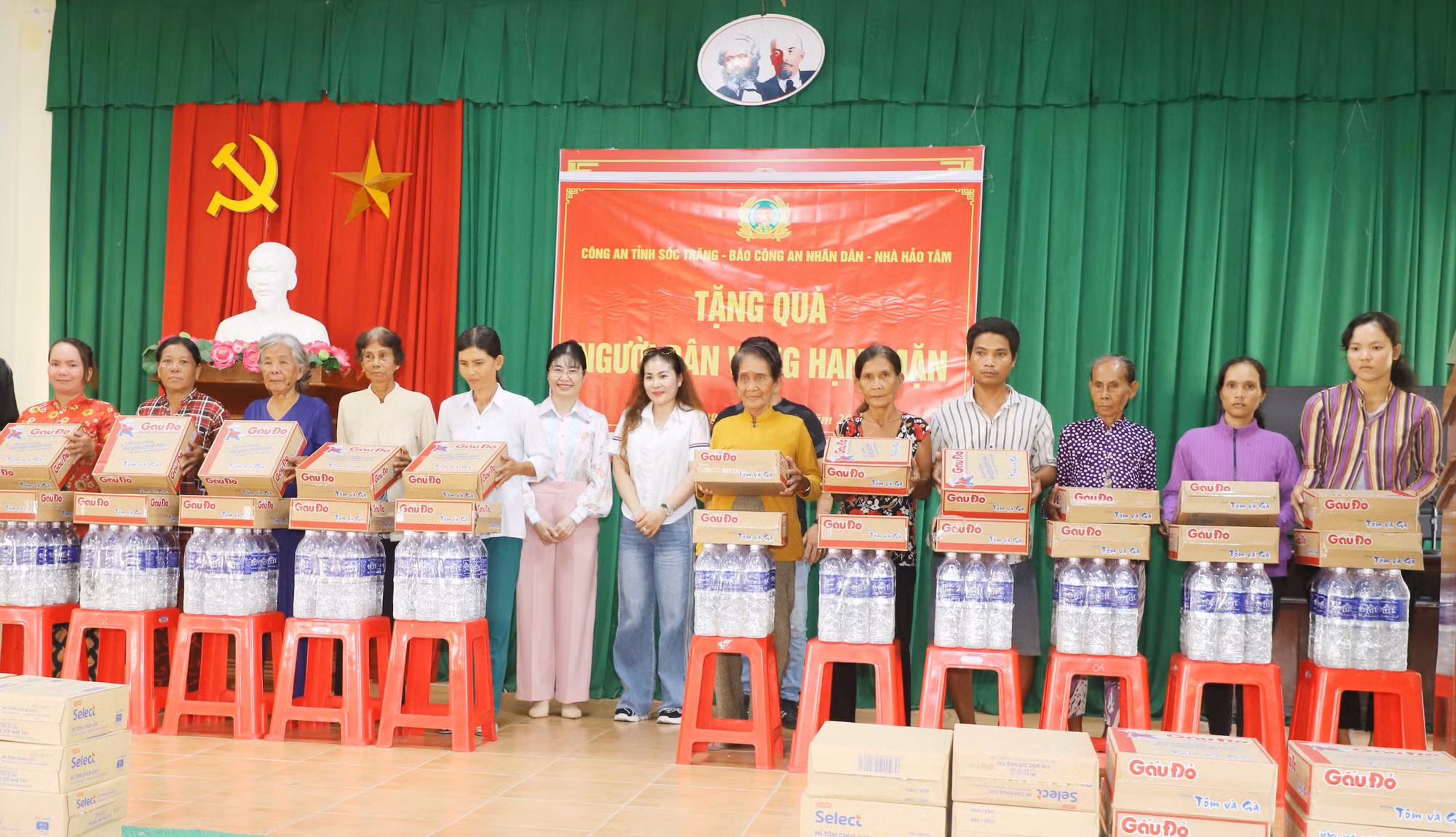 Báo CAND chia sẻ khó khăn với người dân vùng hạn mặn -2
