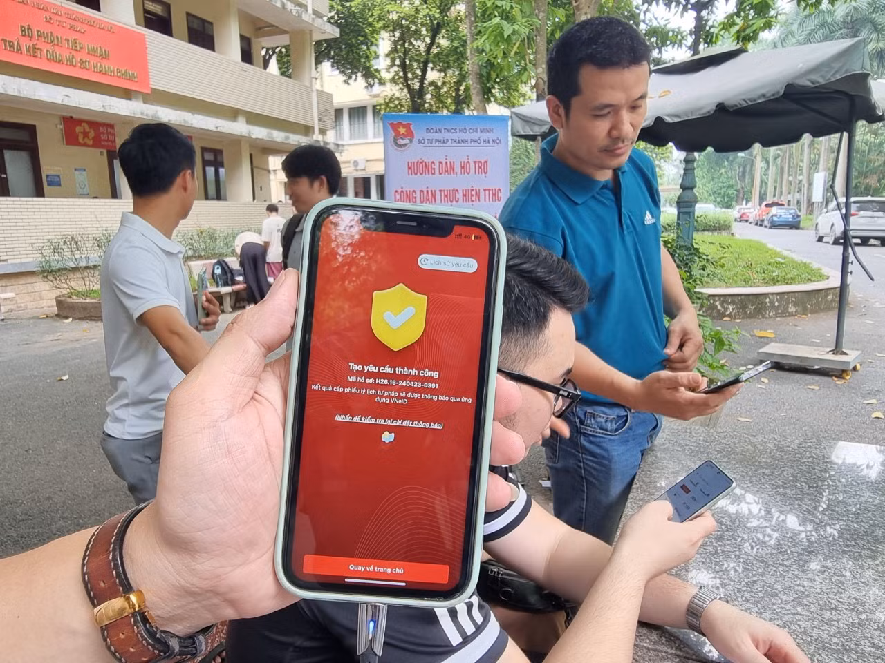 Đề xuất miễn 100% lệ phí cấp lý lịch tư pháp trên VNeID tại Hà Nội -0