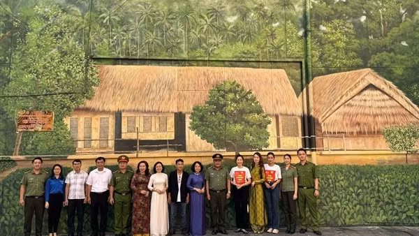 TP Hồ Chí Minh ra mắt bích&nbsp;họa “Việt Nam tươi đẹp”