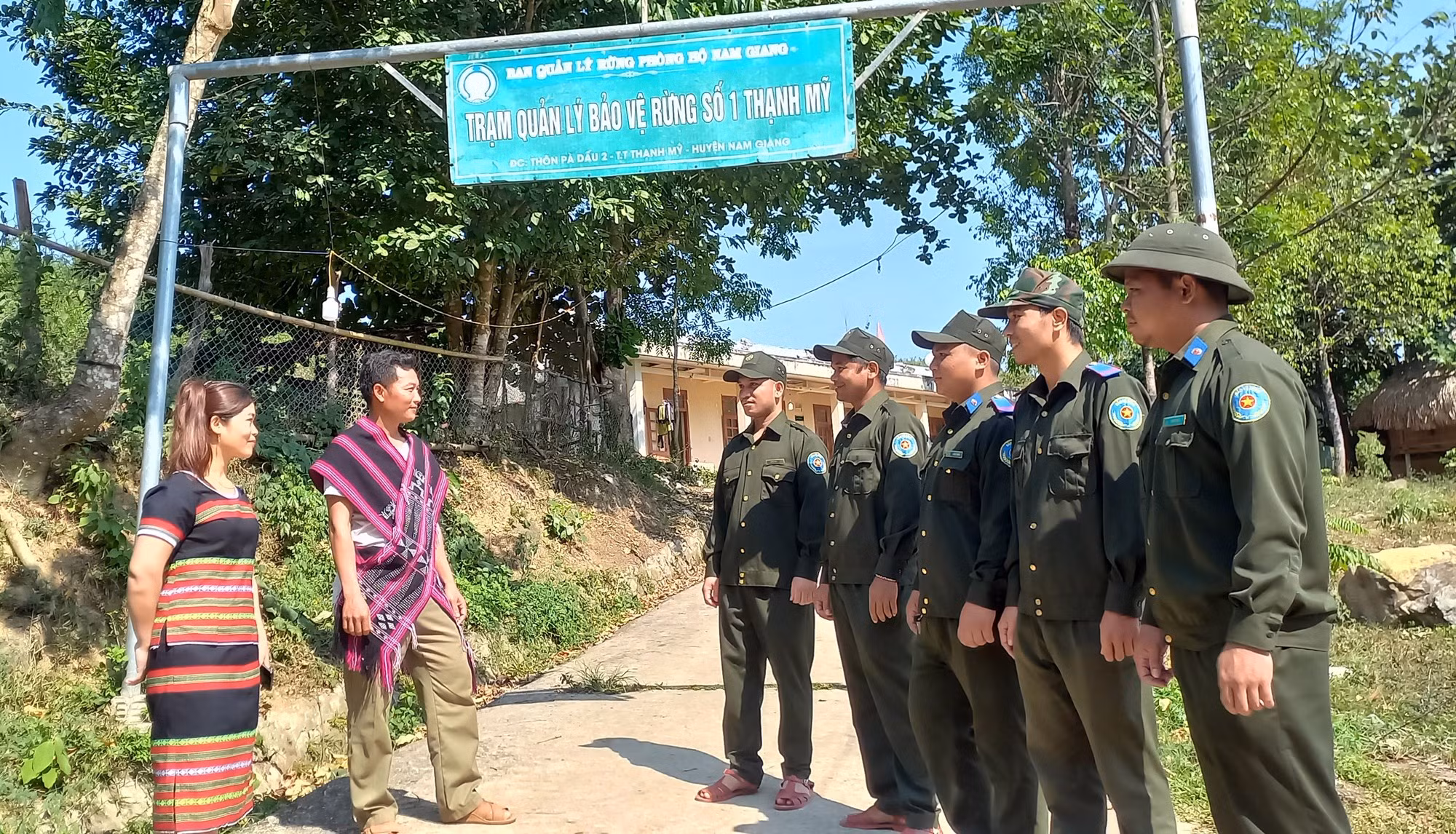 Đồng bào thiểu số chung sức giữ rừng ở miền núi Nam Giang -0