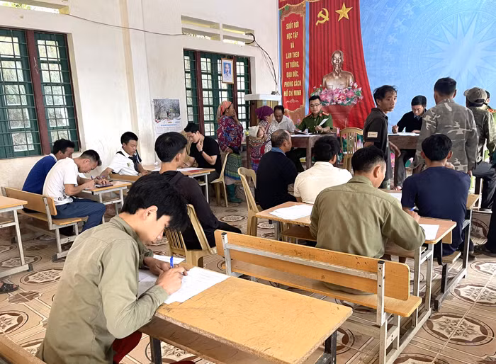 Công an huyện Bắc Hà&nbsp;vận động toàn dân giao nộp vũ khí, vật liệu nổ, công cụ hỗ trợ -0