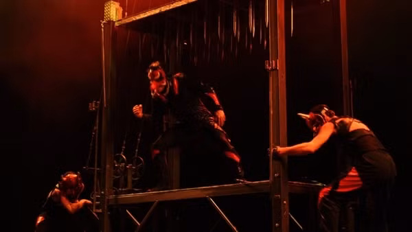 Nghệ sĩ Nhật Bản đưa Ninja và Samurai lên sân khấu xiếc Việt
