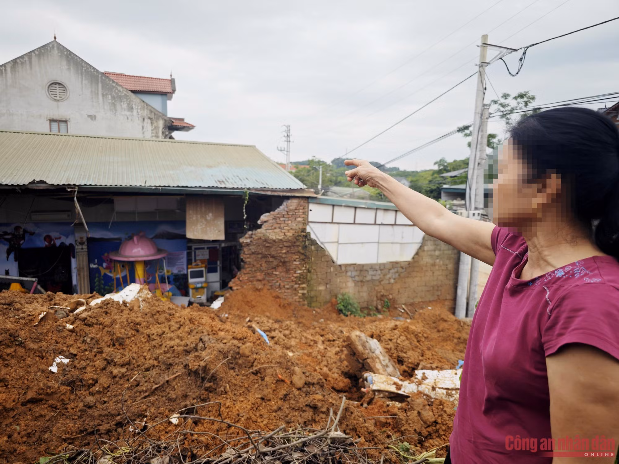Đêm không ngủ tìm kiếm nạn nhân vụ sạt lở ở Ba Vì -0