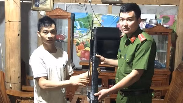 Công an huyện Bắc Hà&nbsp;vận động toàn dân giao nộp vũ khí, vật liệu nổ, công cụ hỗ trợ