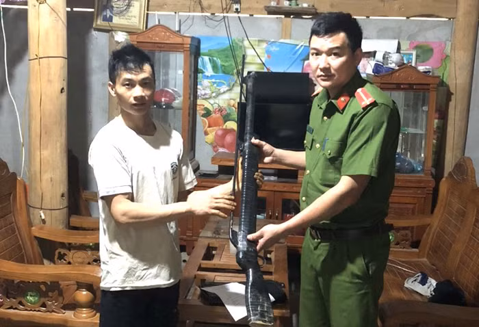 Công an huyện Bắc Hà&nbsp;vận động toàn dân giao nộp vũ khí, vật liệu nổ, công cụ hỗ trợ -0