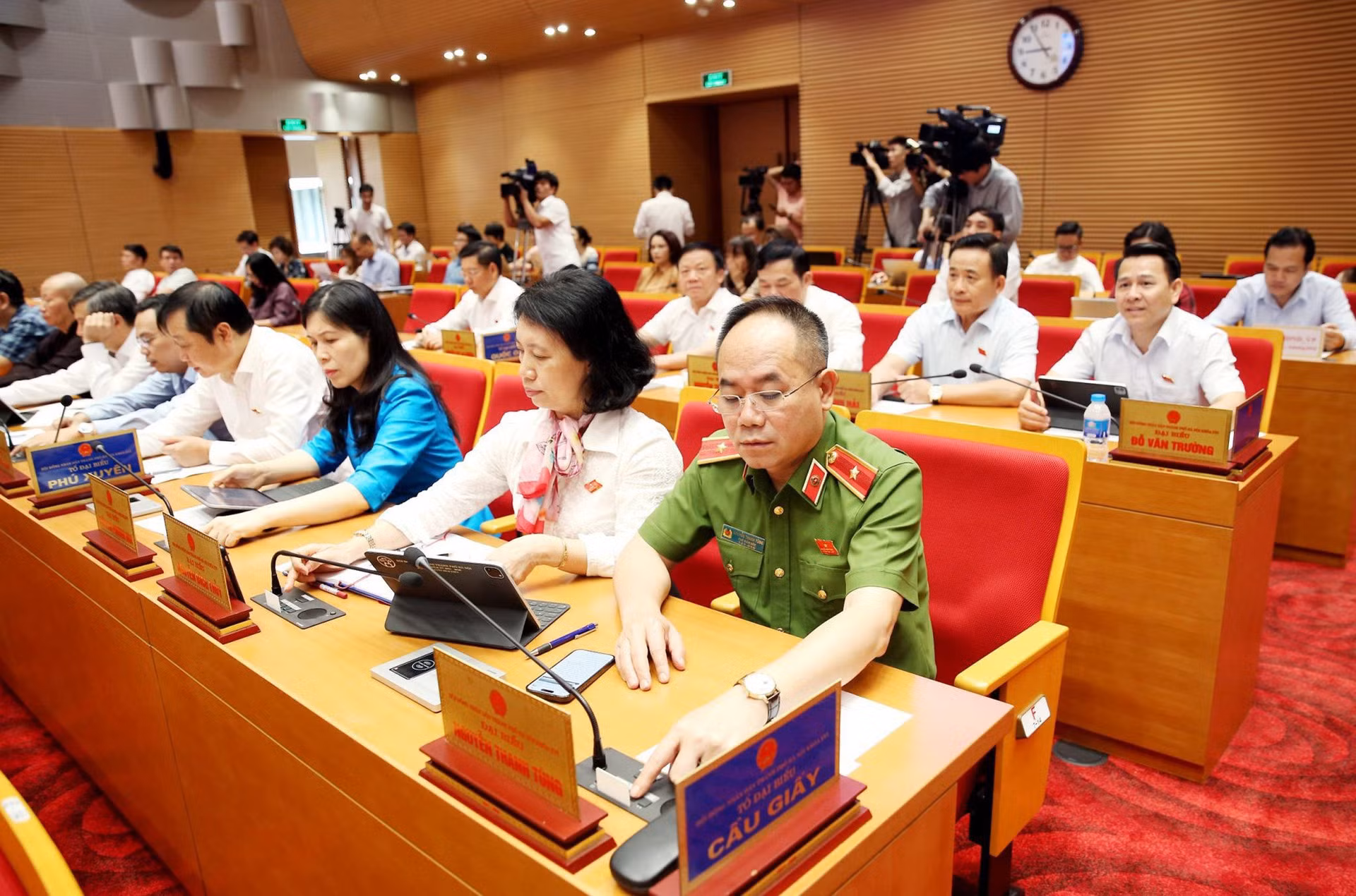 Hà Nội hỗ trợ phí cung cấp thông tin lý lịch tư pháp qua VNeID -0