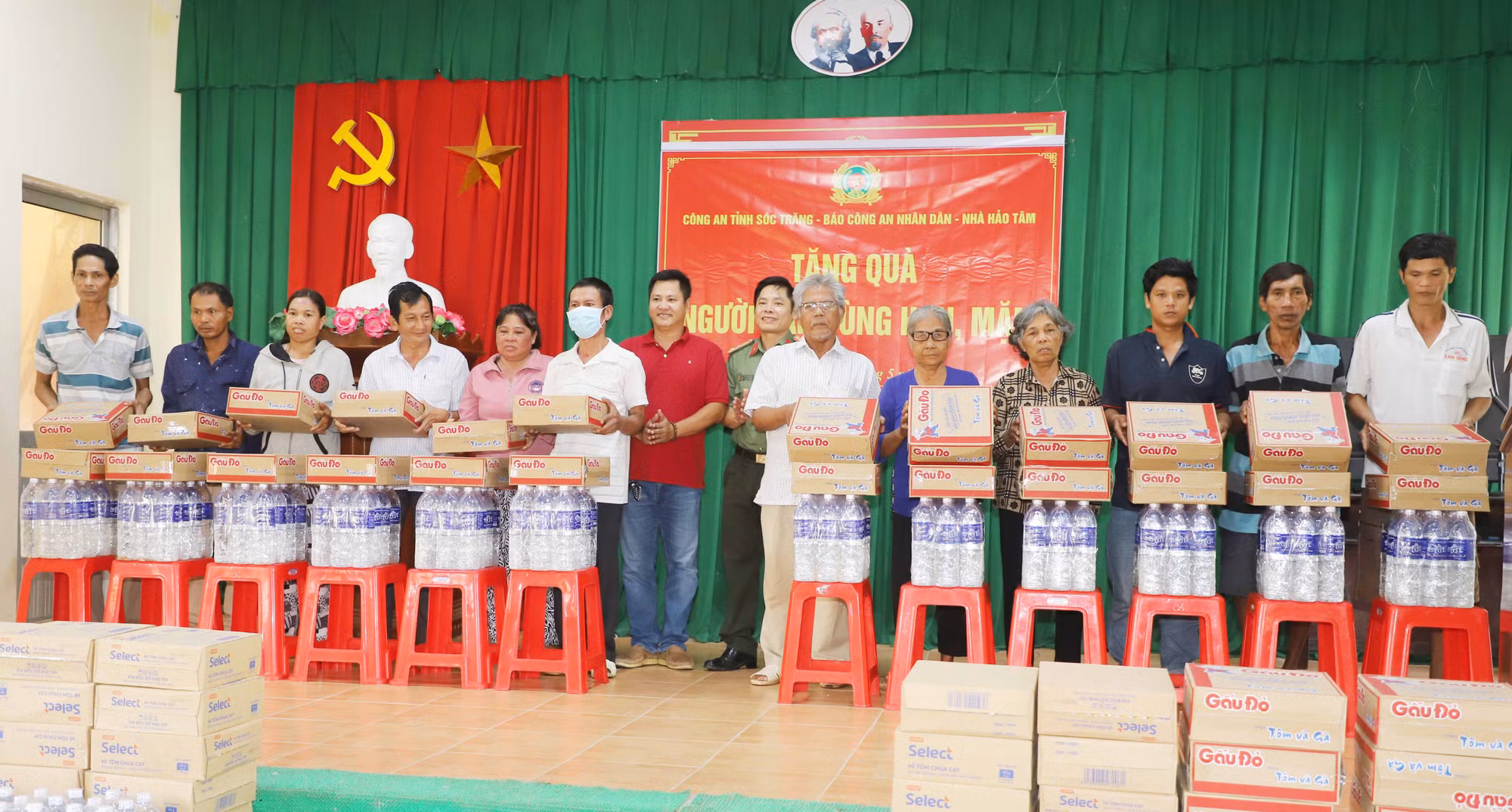 Báo CAND chia sẻ khó khăn với người dân vùng hạn mặn -1