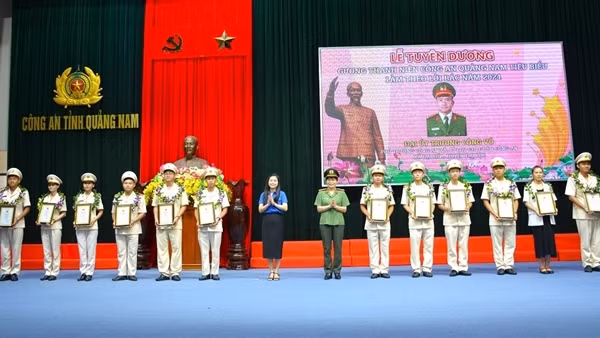 Tuyên dương thanh niên Công an Quảng Nam tiêu biểu làm theo lời Bác