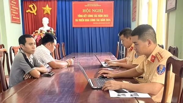 Xử lý nghiêm tài xế xe ô tô coi thường tính mạng người khác
