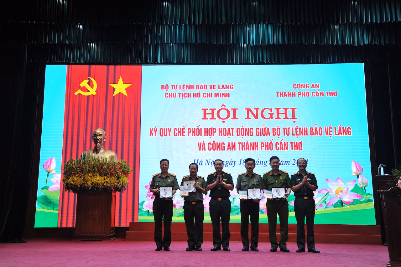 Bộ Tư lệnh Bảo vệ Lăng Chủ tịch Hồ Chí Minh và Công an thành phố Cần Thơ ký kết quy chế phối hợp -0