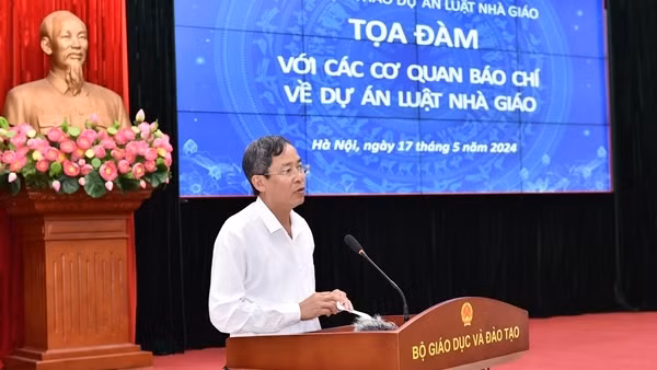 Việc cấp chứng chỉ hành nghề sẽ không ảnh hưởng đến 1,6 triệu nhà giáo đang công tác