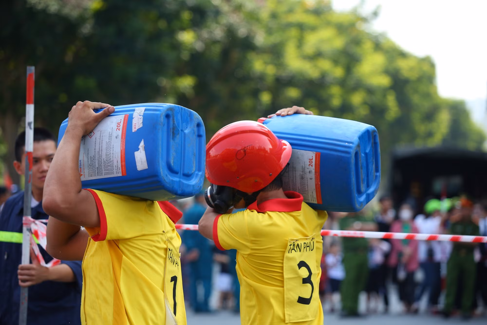 Xem các “Tổ liên gia an toàn PCCC” tranh tài không khác gì lực lượng chuyên nghiệp -1