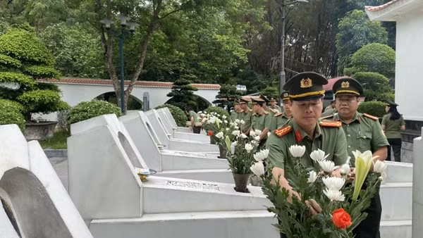 Công an Thừa Thiên Huế tổ chức sinh hoạt chính trị về nguồn