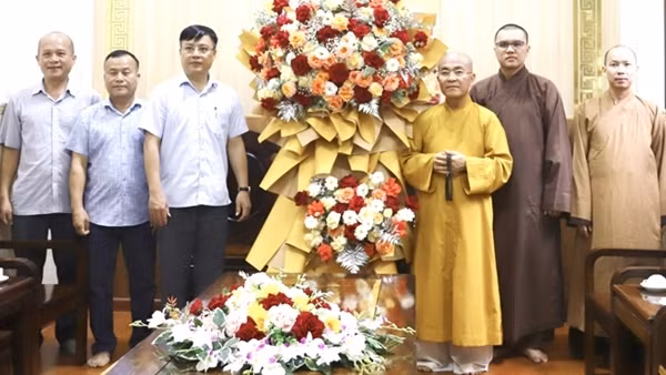 Thăm và chúc mừng Đại lễ Phật đản 2024