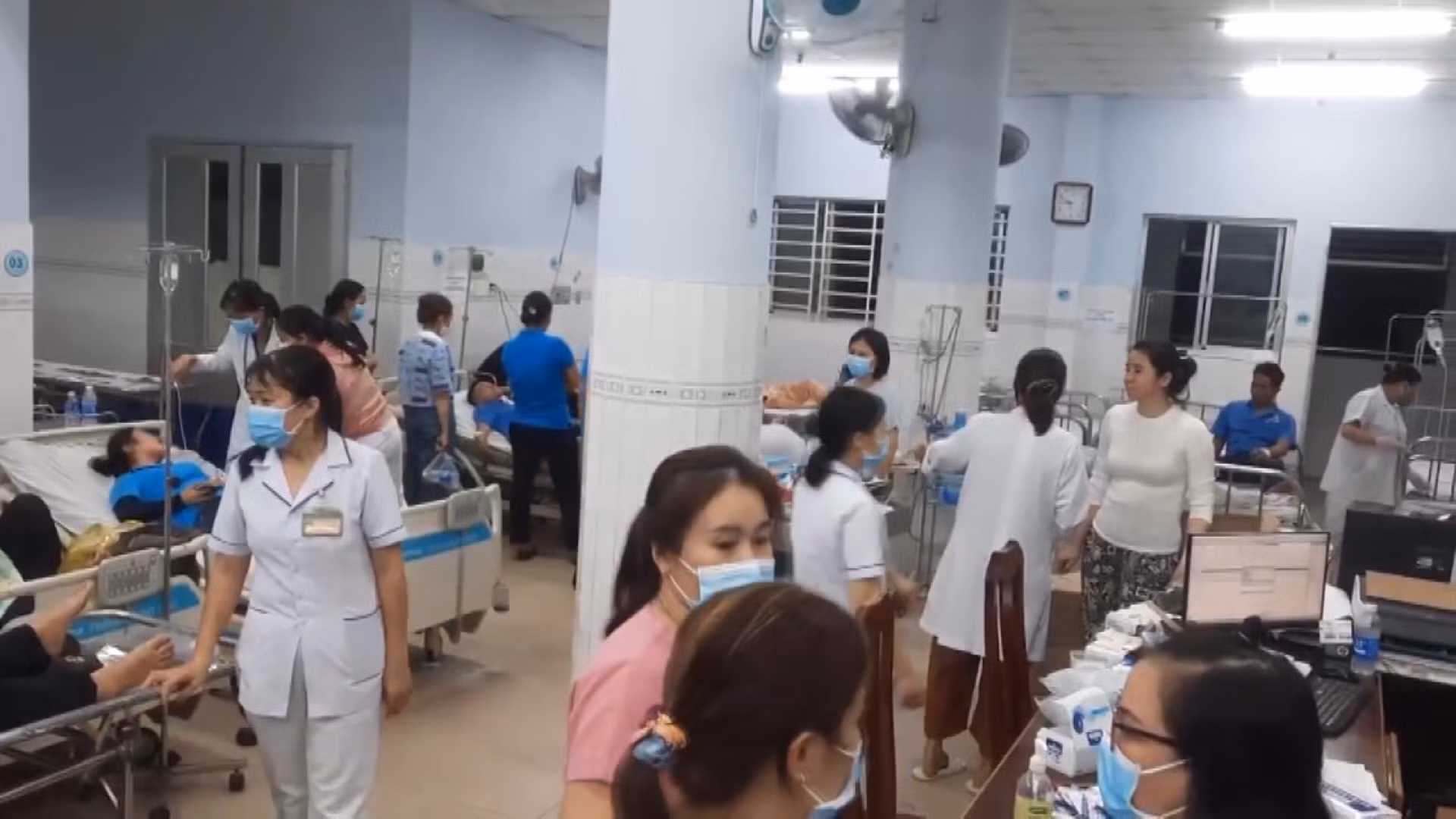 Công an vào cuộc vụ gần 100 công nhân nhập viện sau bữa ăn tại công ty -0