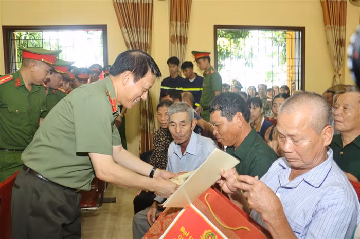 Thêm một ngày vui trên quê hương Bác -0