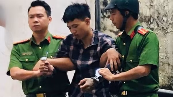 Tên trộm đột nhập từ tum tầng 5 rồi xuống tầng 4... ngủ