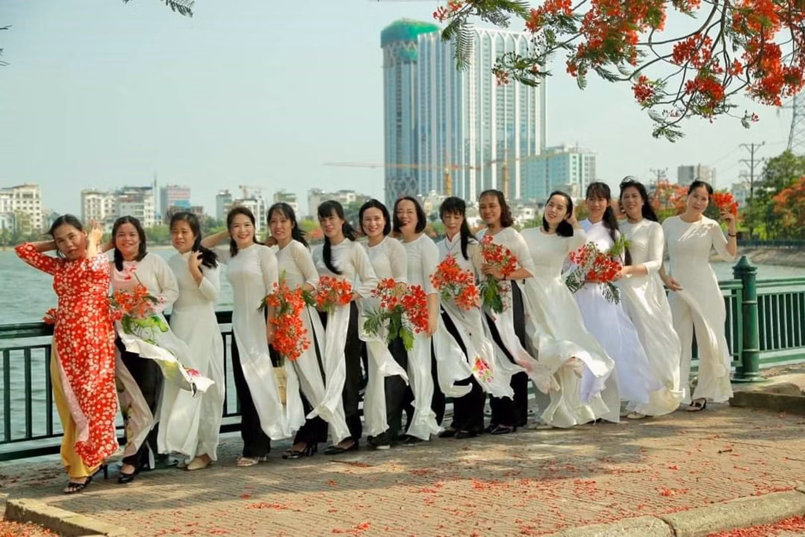 Du khách đổ về Hải Phòng 