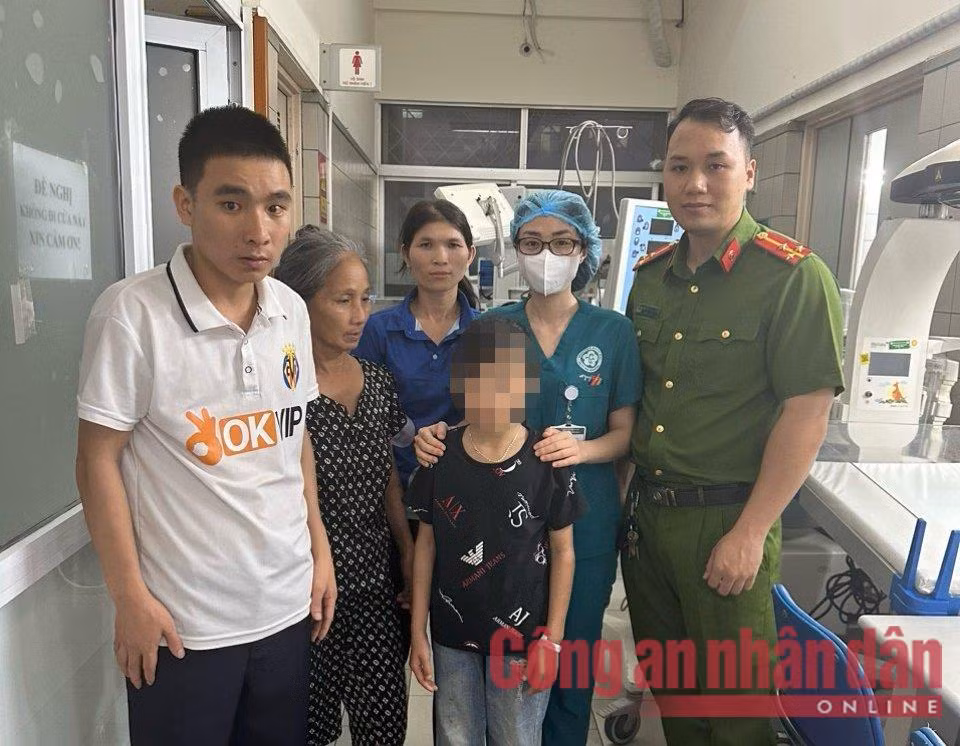 Công an phường Phương Mai nhanh chóng tìm thấy 2 bé gái mất tích, bàn giao cho gia đình -0