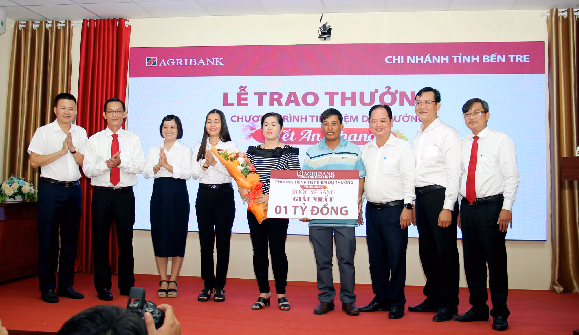 Agribank trao thưởng chương trình huy động tiết kiệm dự thưởng “Tết an khang – rước xế sang” cho khách hàng -1