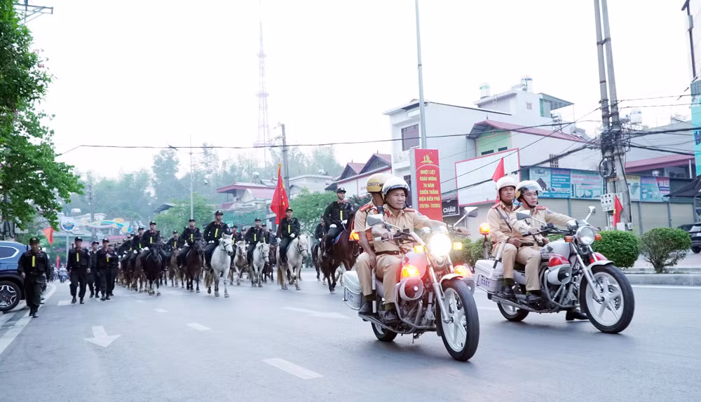 Những ngày quân và dân cùng thức -0