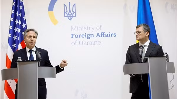 Ngoại trưởng Mỹ hé lộ gói viện trợ mới khi thăm "chớp nhoáng" Ukraine